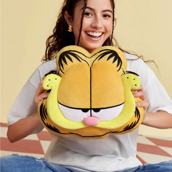 GARFIELD X Yellow 3d Decorative Pillow - Picture 1 of 6
